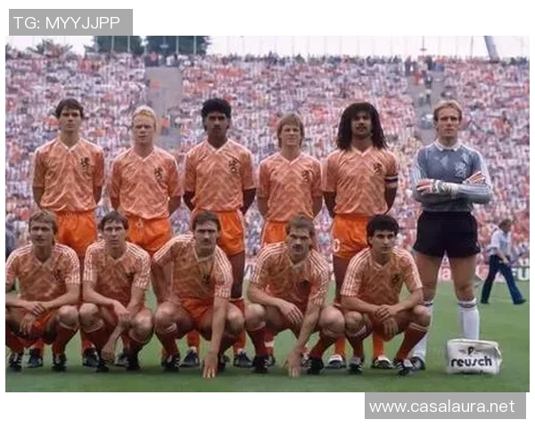 足球明星巴斯滕限量版手机壳热销中球迷必备的时尚潮流单品