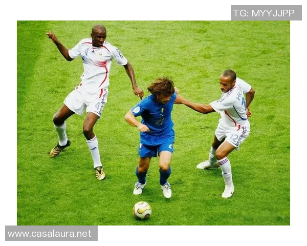 足球明星效力的俱乐部背后的故事与成就探秘