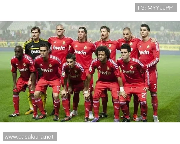 足球明星炫酷图集展现球场风采与个人魅力的完美结合